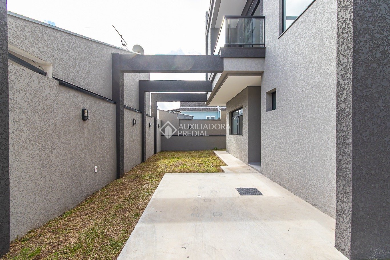 Sobrado com 3 quartos e 158m² à venda em Hauer, Curitiba. (3 / 10)