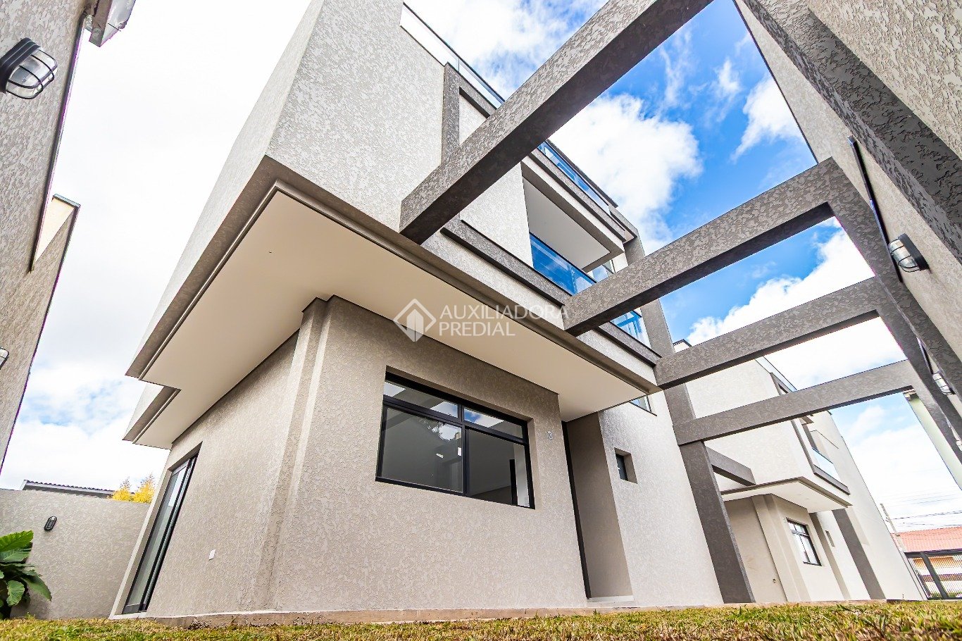 Sobrado com 3 quartos e 158m² à venda em Hauer, Curitiba. (1 / 10)