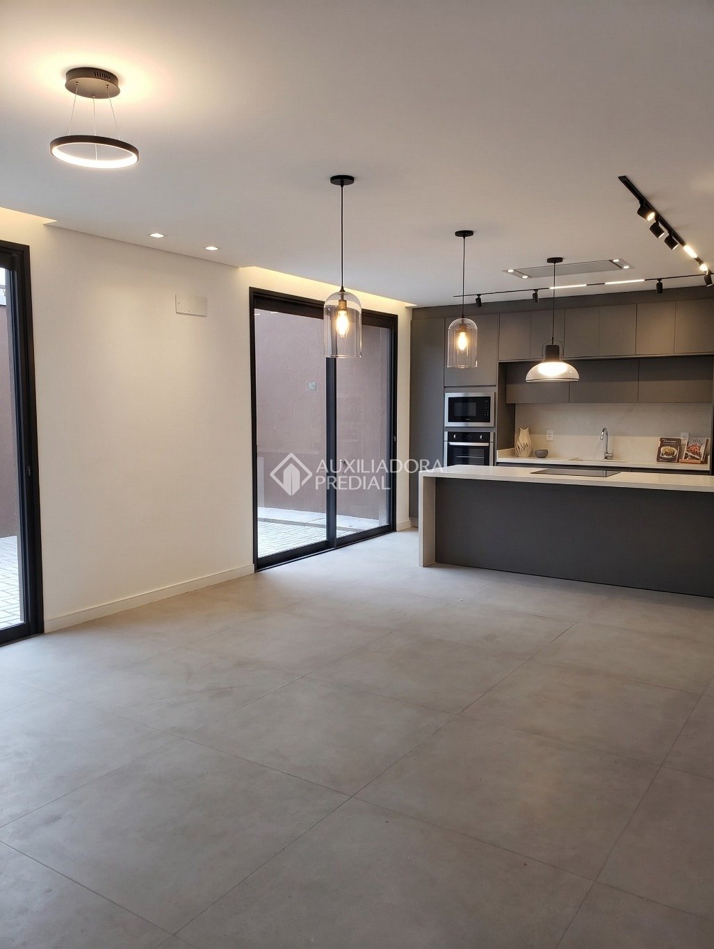 Sobrado com 3 quartos e 136m² à venda em Hauer, Curitiba. (3 / 10)
