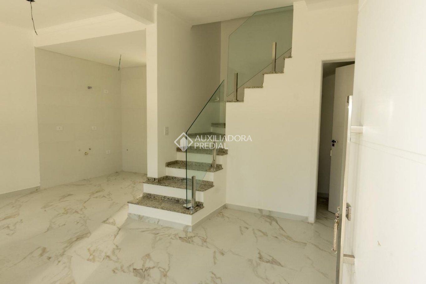 Sobrado com 3 quartos e 103m² à venda em Santo Inácio, Curitiba. (2 / 10)