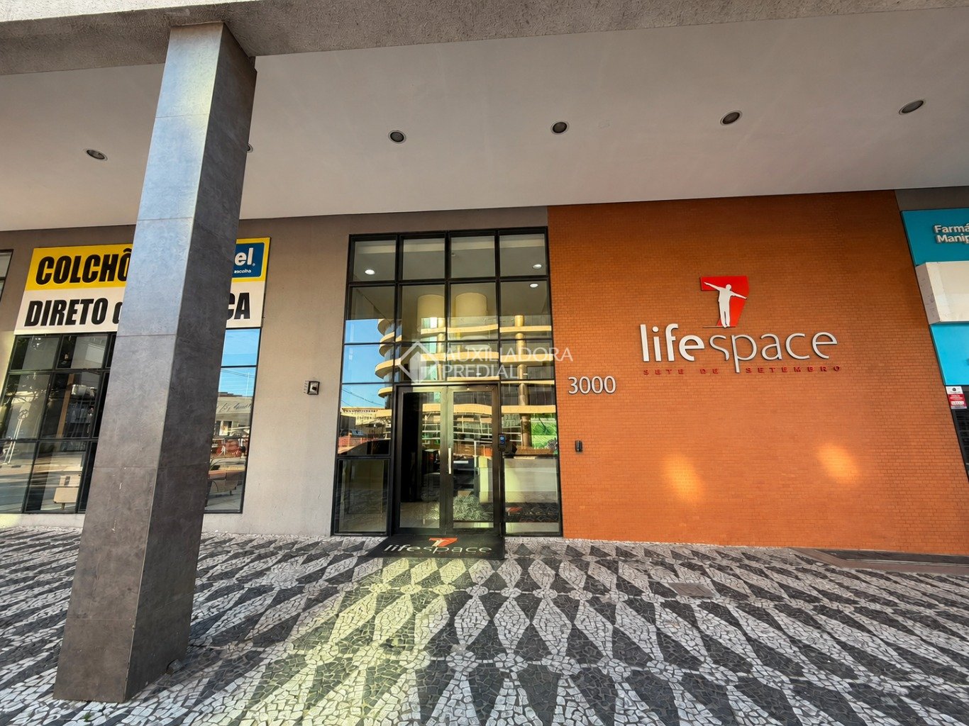 Apartamento com 1 quarto e 33m² à venda em Centro, Curitiba. (1 / 10)