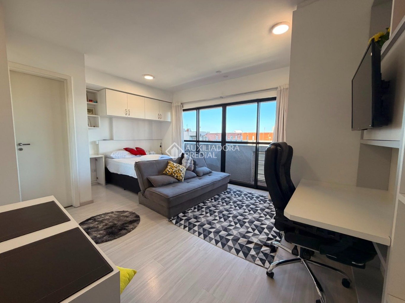 Apartamento com 1 quarto e 33m² à venda em Centro, Curitiba. (2 / 10)