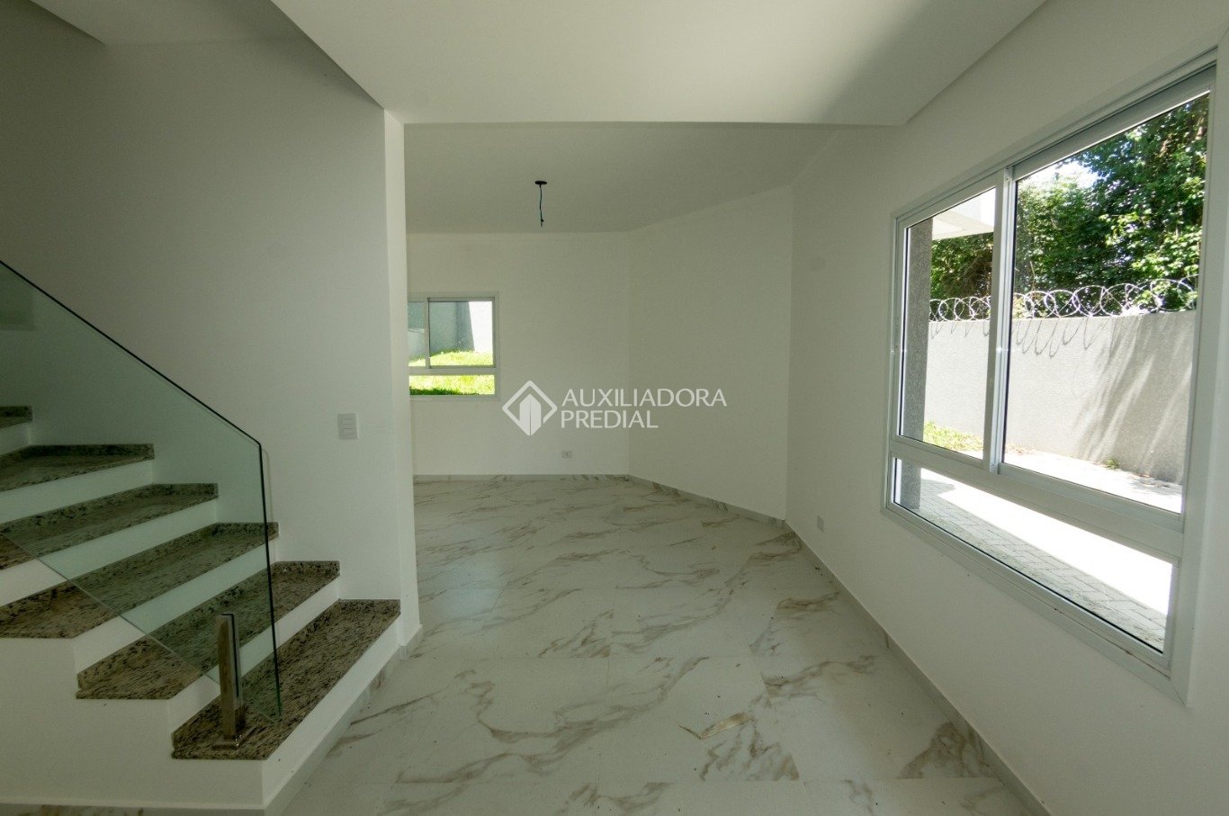 Sobrado com 3 quartos e 129m² à venda em Santo Inácio, Curitiba. (2 / 10)