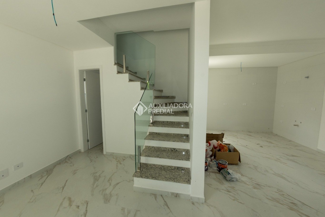 Sobrado com 3 quartos e 129m² à venda em Santo Inácio, Curitiba. (3 / 10)