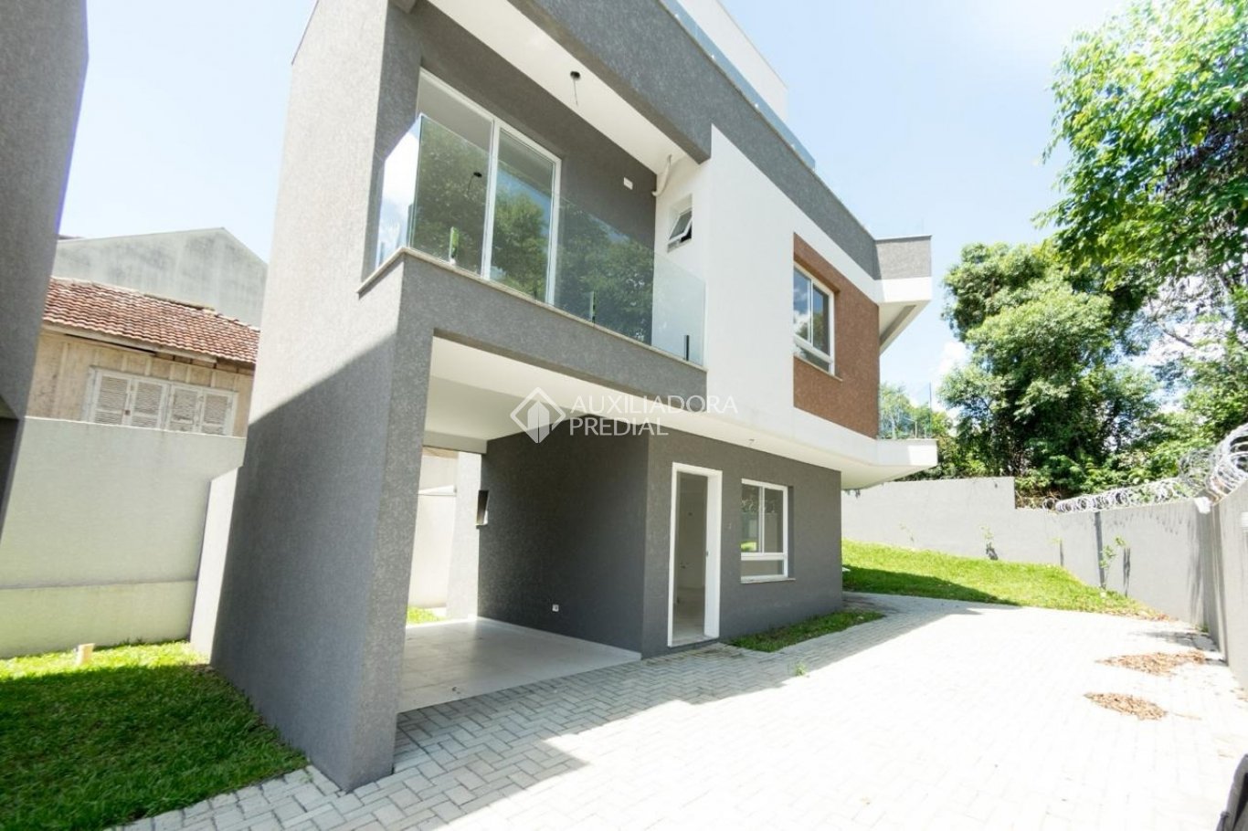 Sobrado com 3 quartos e 129m² à venda em Santo Inácio, Curitiba. (1 / 10)