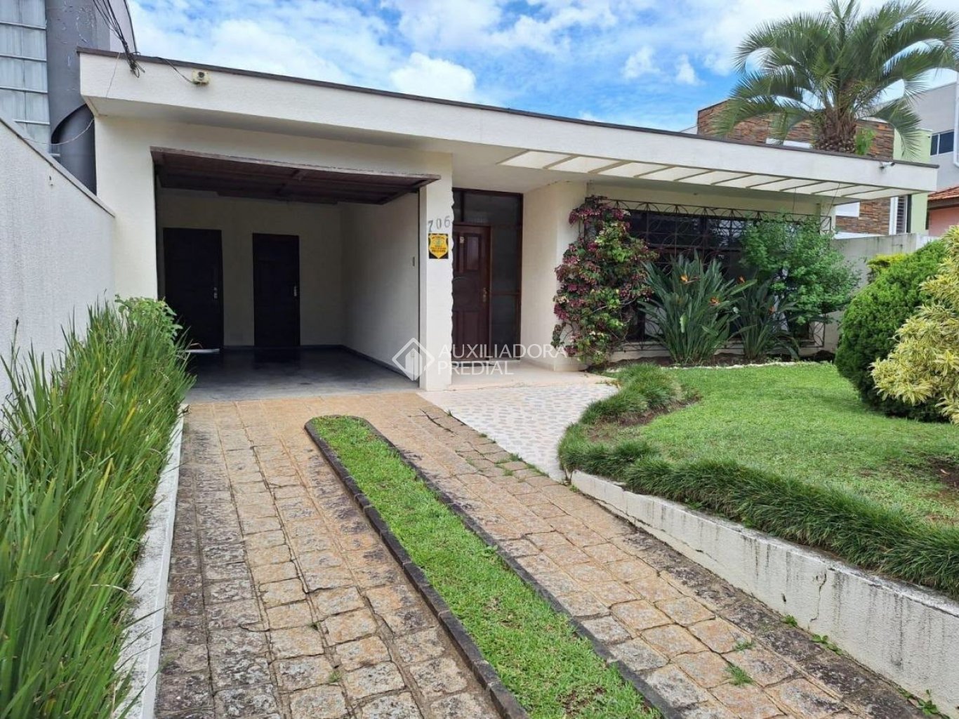 Casa com 4 quartos e 327m² à venda em Mercês, Curitiba. (2 / 10)