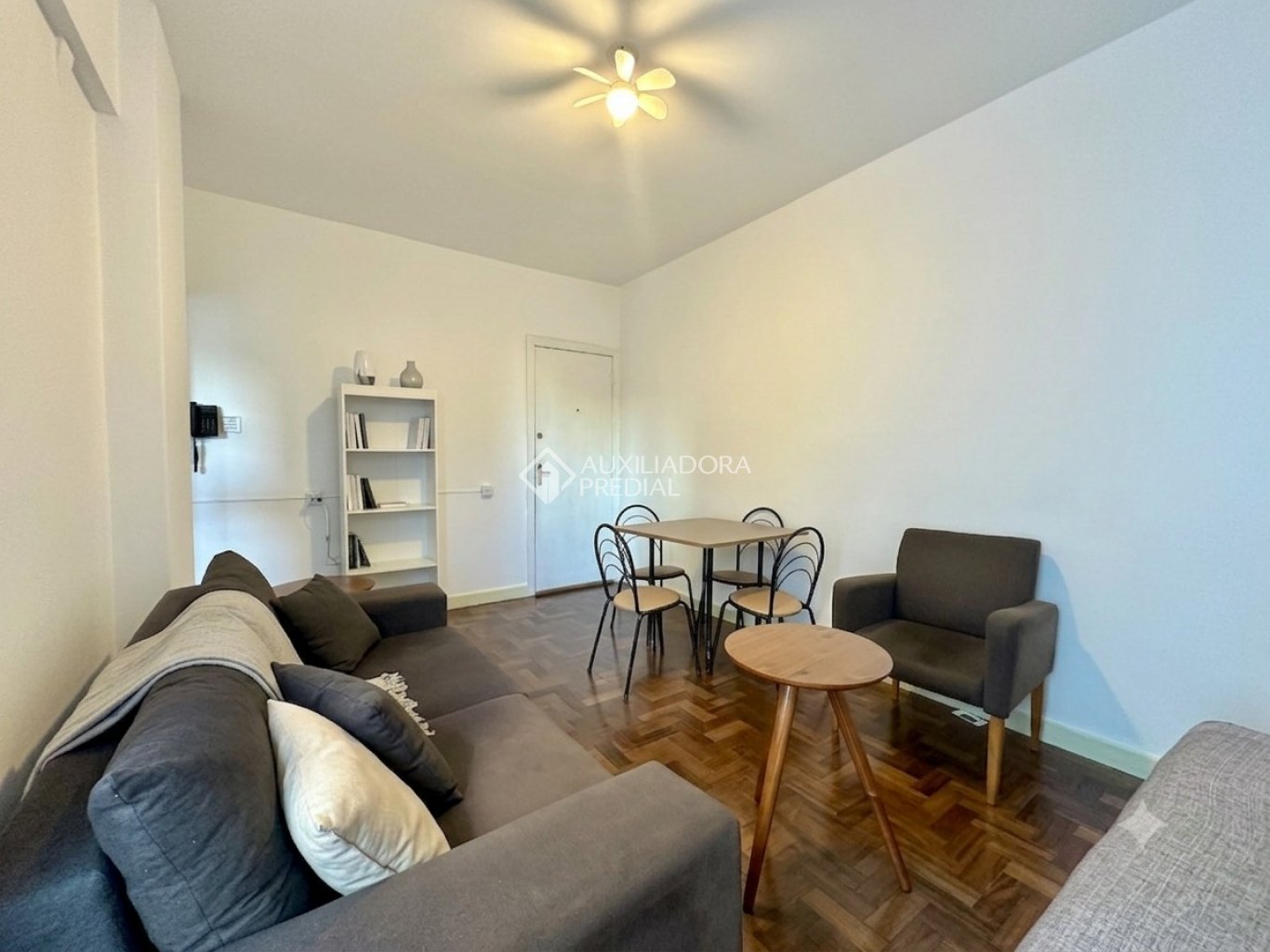 Apartamento com 2 quartos e 70m² à venda em Centro, Curitiba. (1 / 10)