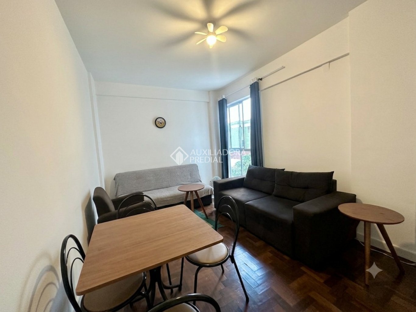 Apartamento com 2 quartos e 70m² à venda em Centro, Curitiba. (2 / 10)