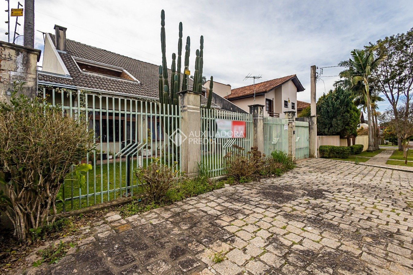 Casa com 4 quartos e 364m² à venda em Santa Felicidade, Curitiba. (1 / 10)