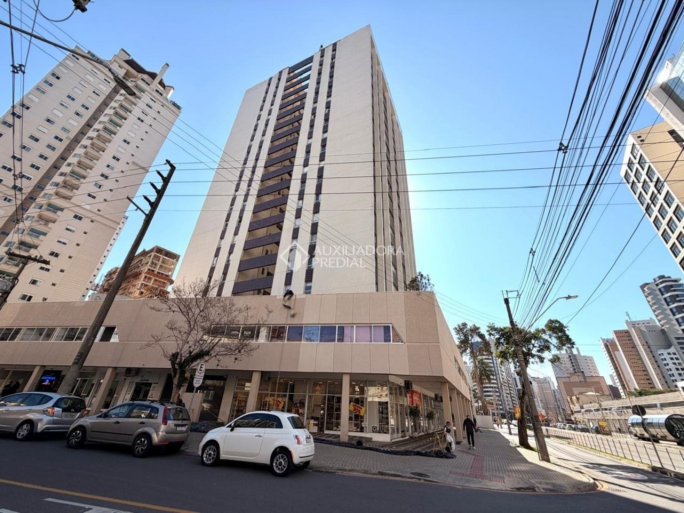 Apartamento com 3 quartos e 101m² à venda em Água Verde, Curitiba. (1 / 10)