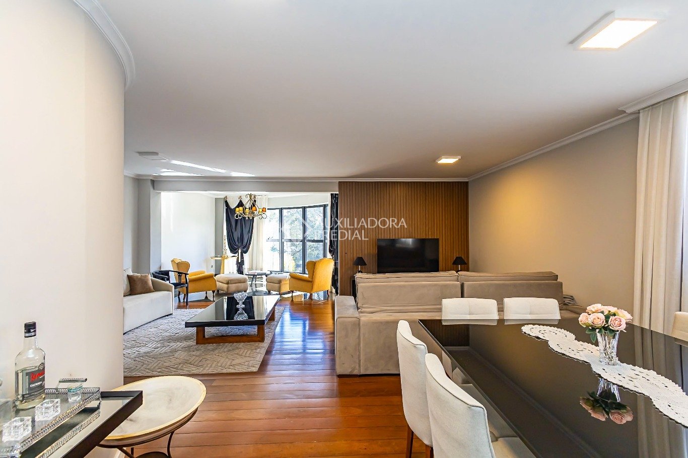 Apartamento com 4 quartos e 279m² à venda em Batel, Curitiba. (1 / 10)