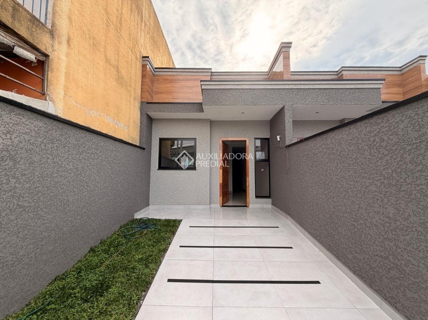 Casa com 2 quartos e 47m² à venda em Sítio Cercado, Curitiba. (3 / 10)
