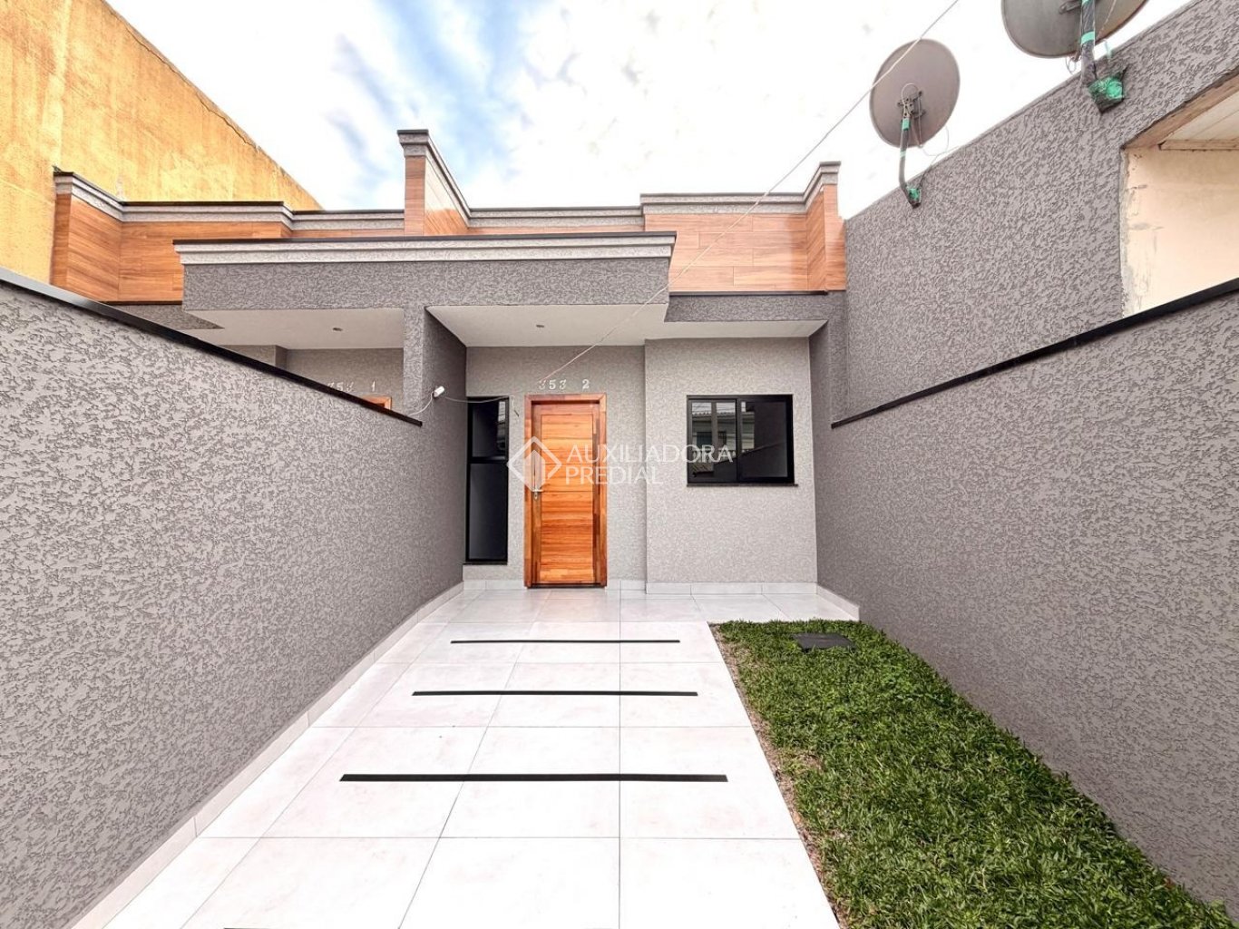 Casa com 2 quartos e 47m² à venda em Sítio Cercado, Curitiba. (2 / 10)