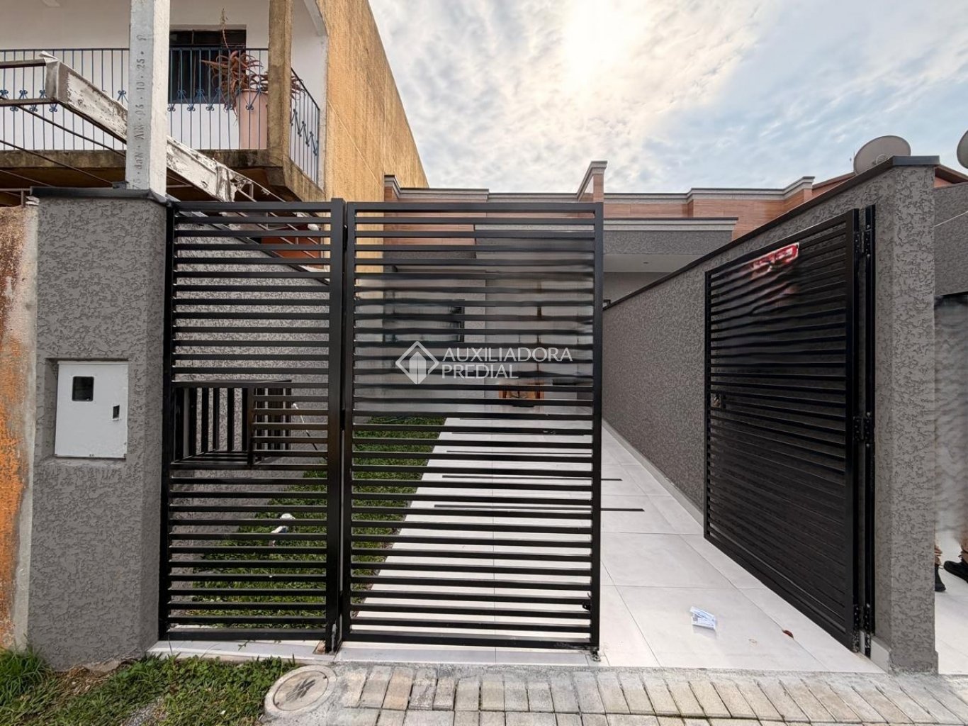 Casa com 2 quartos e 48m² à venda em Sítio Cercado, Curitiba. (1 / 10)