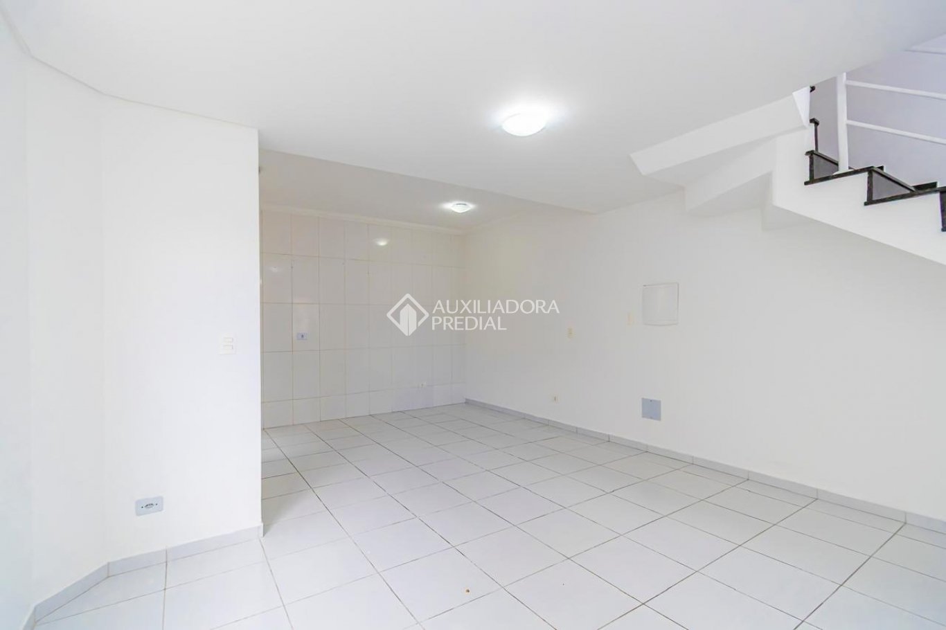 Sobrado com 3 quartos e 93m² à venda em Uberaba, Curitiba. (3 / 10)