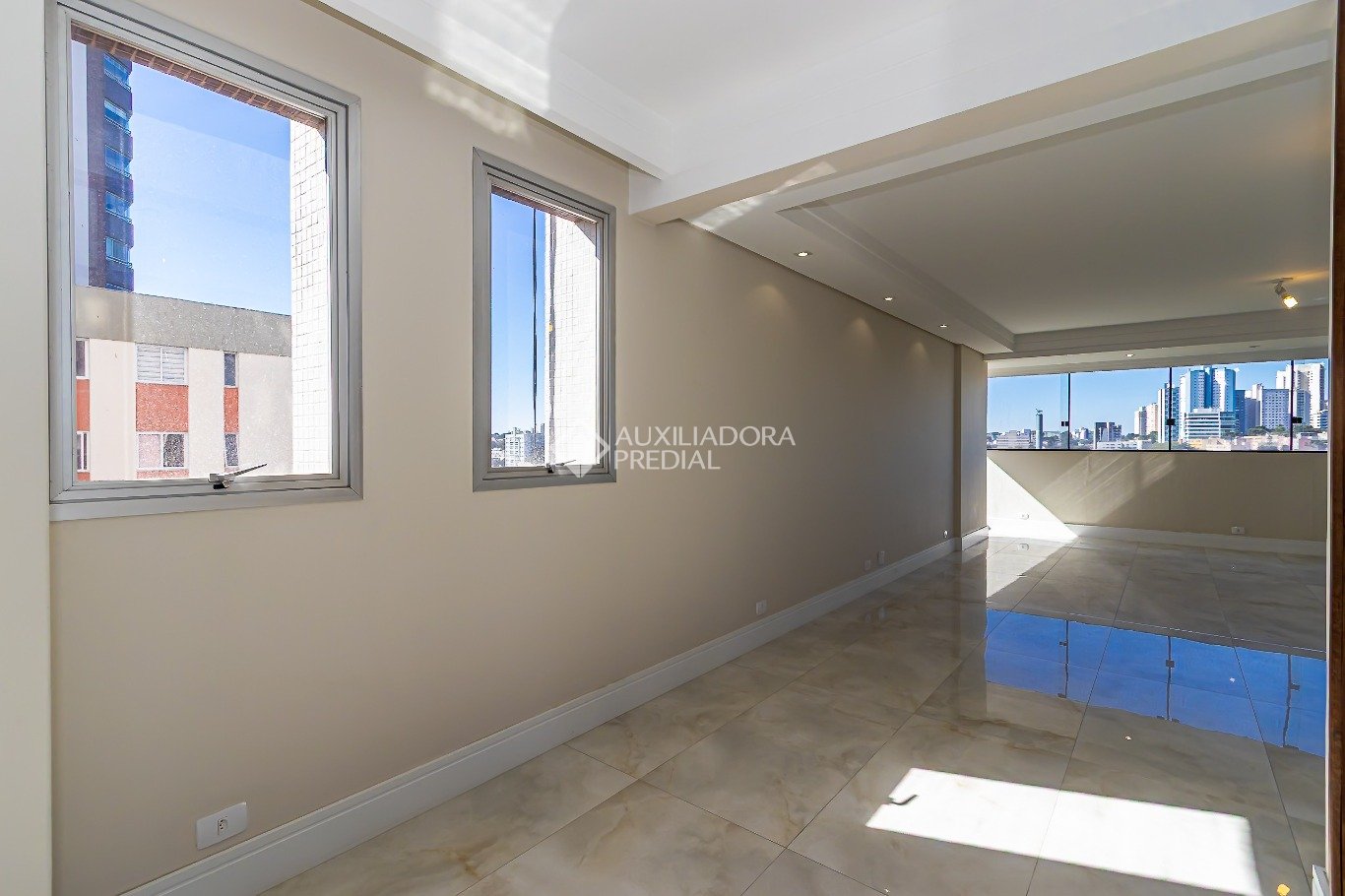 Apartamento com 4 quartos e 225m² à venda em Cristo Rei, Curitiba. (2 / 10)