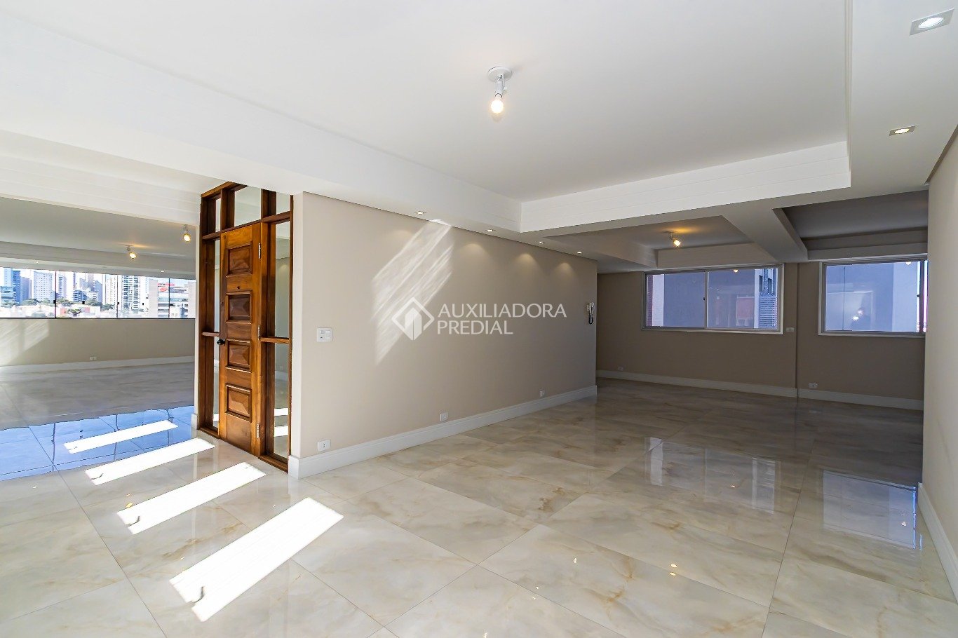 Apartamento com 4 quartos e 225m² à venda em Cristo Rei, Curitiba. (1 / 10)