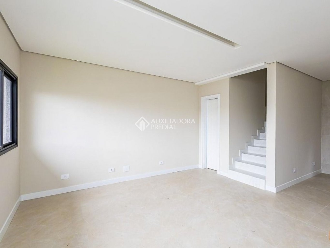 Sobrado com 3 quartos e 163m² à venda em Xaxim, Curitiba. (2 / 10)