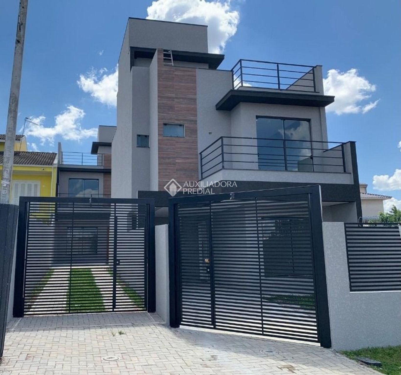 Sobrado com 3 quartos e 163m² à venda em Xaxim, Curitiba. (1 / 10)