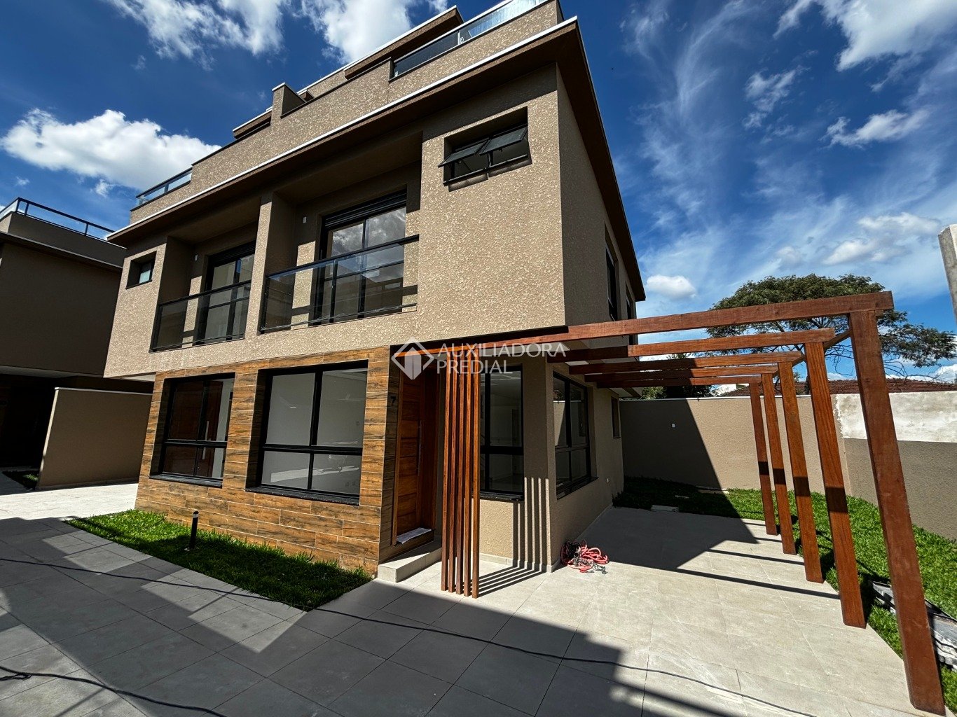 Sobrado com 3 quartos e 141m² à venda em Tingui, Curitiba. (3 / 10)