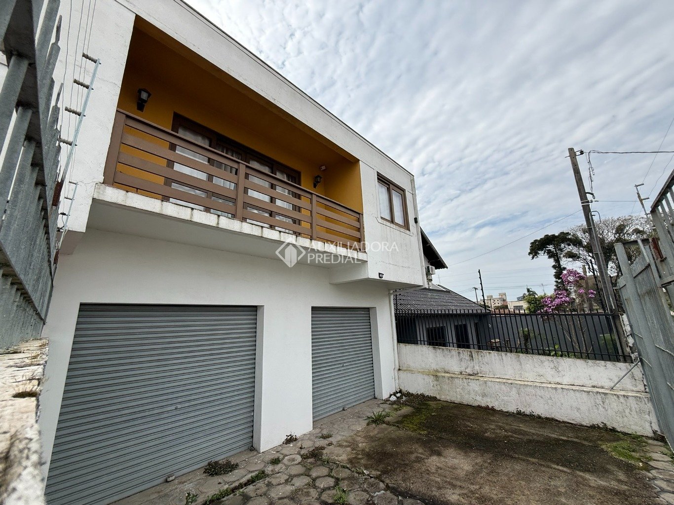 Casa com 3 quartos e 220m² à venda em Parolin, Curitiba. (1 / 10)