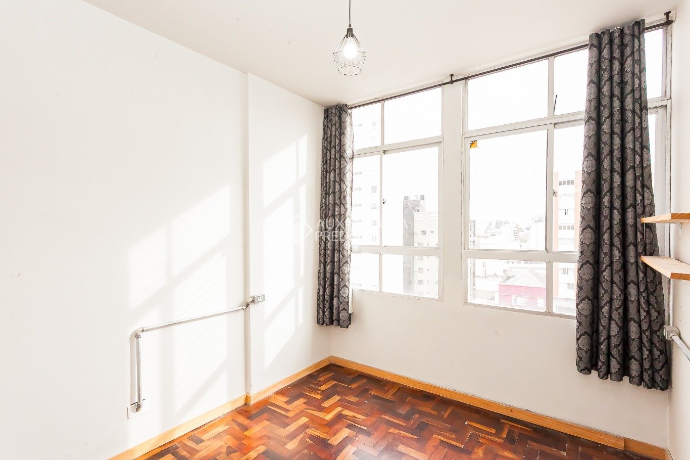 Apartamento com 2 quartos e 55m² à venda em Centro, Curitiba. (1 / 10)