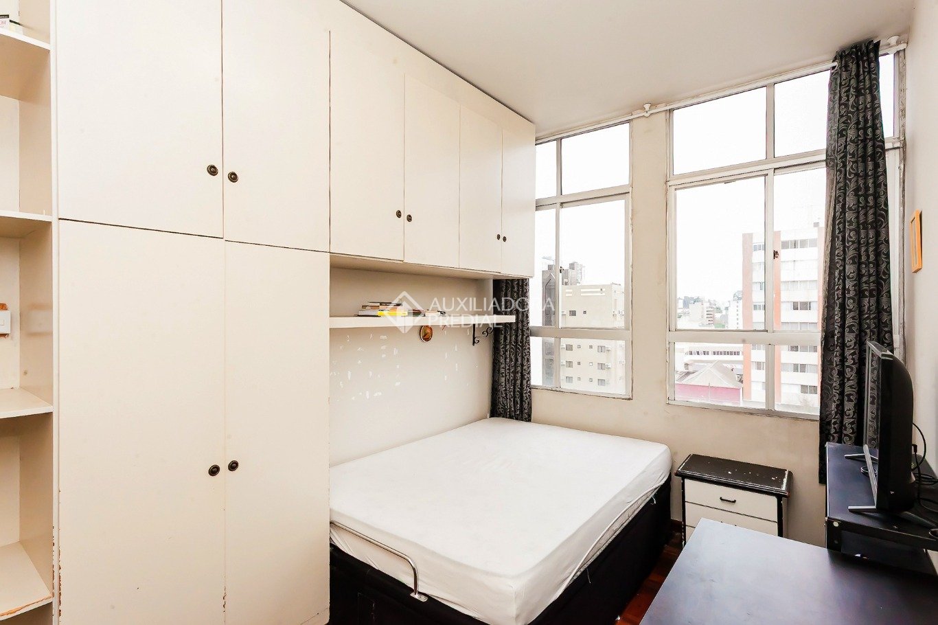 Apartamento com 2 quartos e 55m² à venda em Centro, Curitiba. (2 / 10)