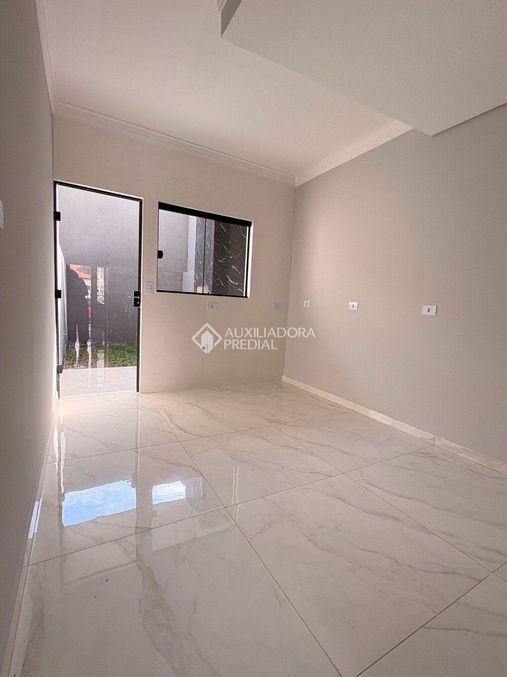 Sobrado com 2 quartos e 65m² à venda em Campo de Santana, Curitiba. (3 / 10)